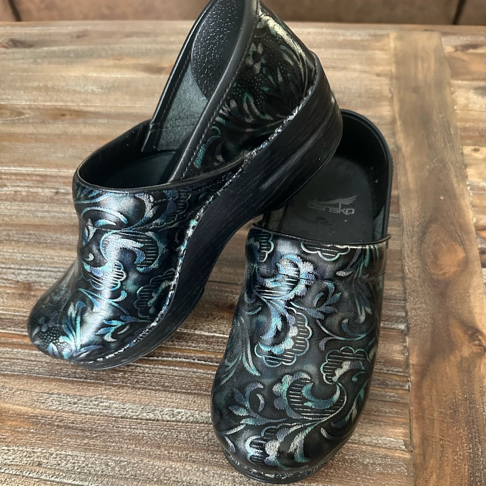Black and Teal Patterned Clogs-gently used